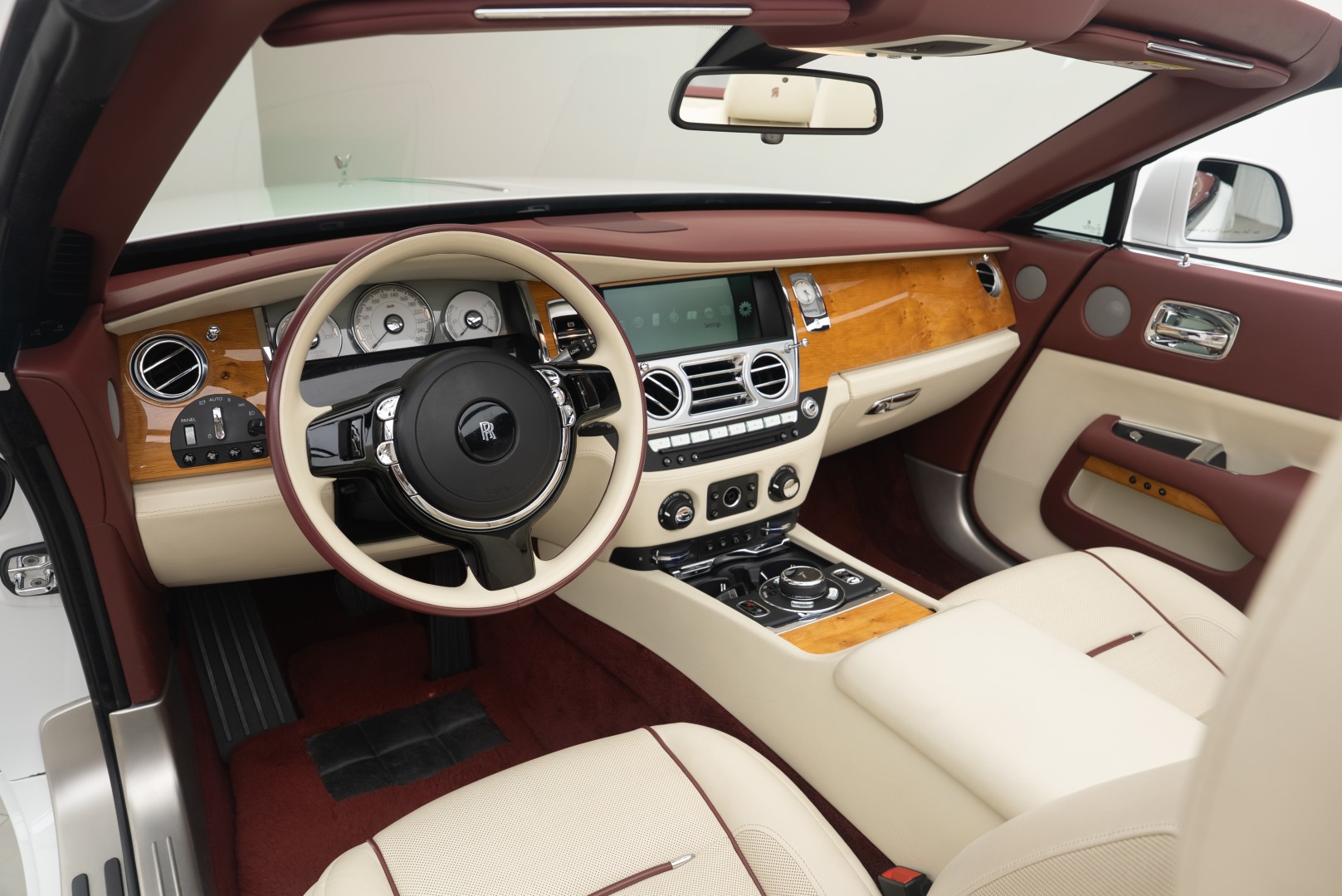 2017 ROLLS ROYCE DAWN GCC SILVER BADGE